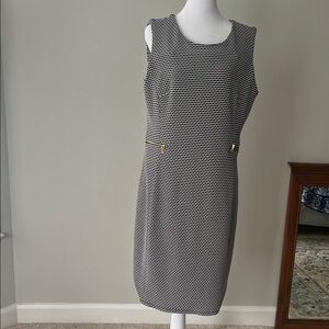 Calvin Klein Elegant Black and White Sleeveless Dress
